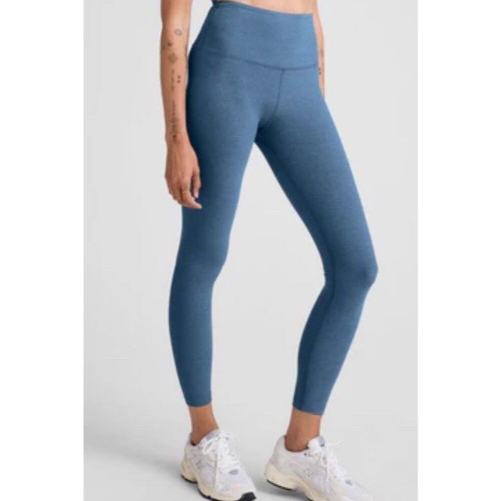 Beyond Yoga Size M Space Dye Out Of Pocket High Rise Midi Leggings Blue